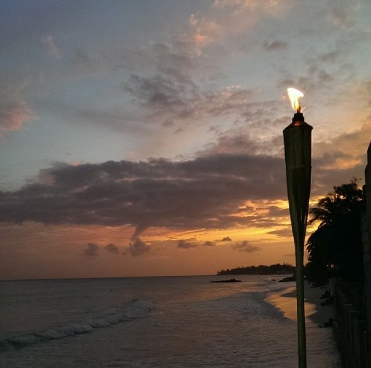 FactsBarbados's tweet photo. The relaxing views of the ocean from the beach #Barbados #urbrands #ravisheldonshankar https://t.co/9eyr5JGidu