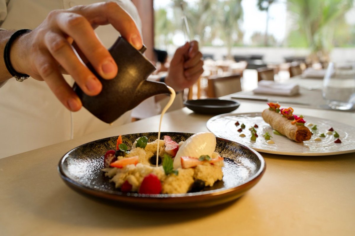 NobuLosCabos's tweet photo. Love at first bite. #NobuLosCabos https://t.co/eVMw1FAjDc