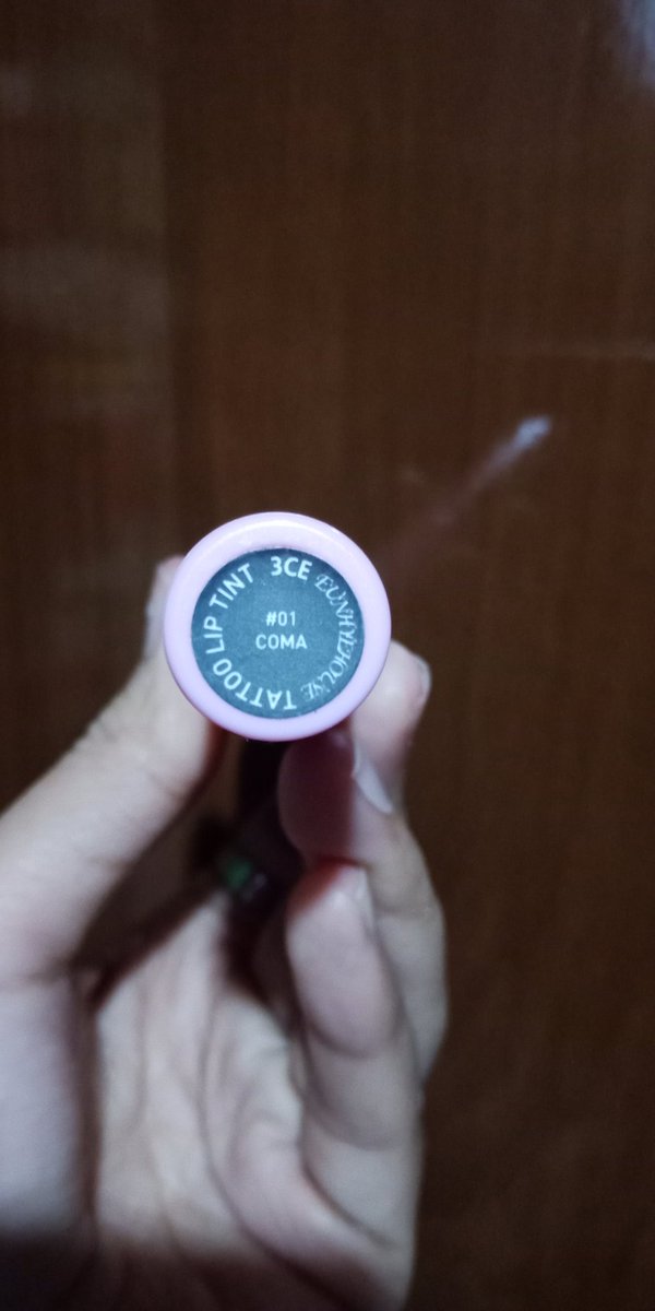 happydestiara's tweet photo. ♡ GIVEAWAY ♡

Happy mau GA (preloved) Tattoo Lip Tint ini yap baru dipake 2x aja dan setelah itu nganggur:(

Syarat?
RT + Like. Ga perlu follow tapi kalo mau follow gapapa auto follback kok hehe
Sama do'ain semoga FajRi menang di #KoreaOpen2019 nanti😉
FREE ONGKIR! https://t.co/3ZbbxDkiyJ