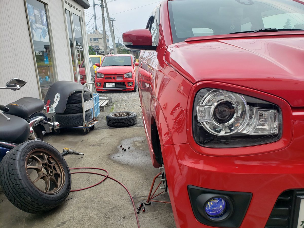 オートクラフト 本日はオープン前アタックなお客様が エビス対決まで残り一週間 みなさんの必死さが伝わります そして珍しく赤い車の日です 東北660ターボgp アルトワークスha36s 勝つのは俺だ選手権 オートクラフト埼玉