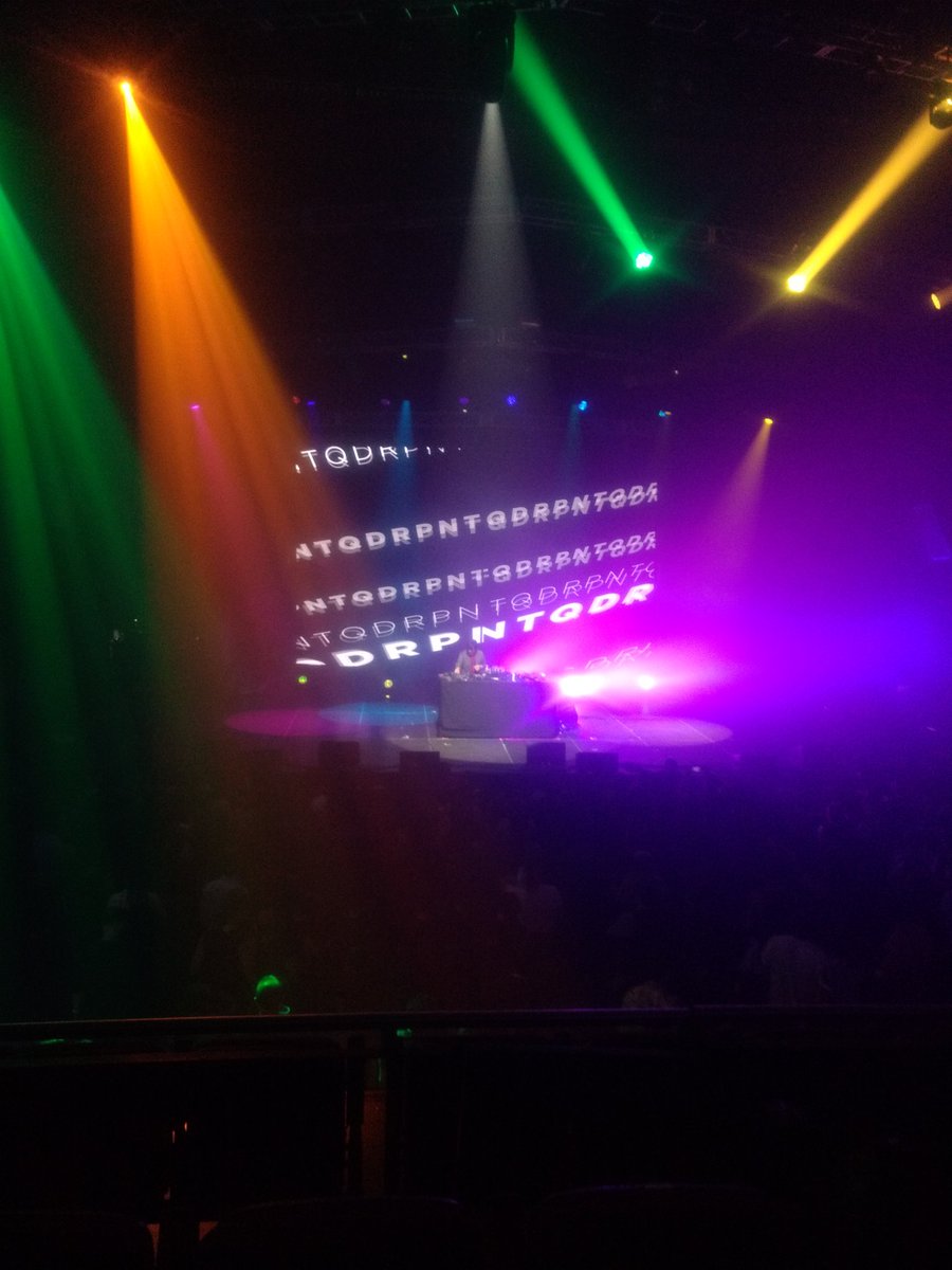 oficinapublica_'s tweet image. El Command Fest la está rompiendo muuuuuy cabrón, (pardon our french)... y lo que falta. #MusiqueNonStop @noiselab