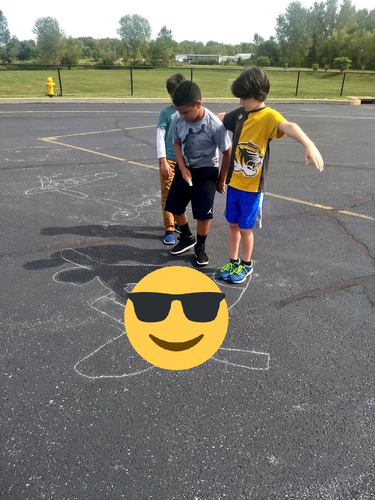 amymaledy's tweet photo. We took advantage of the gorgeous weather this week and became human sundials! Students tracked and measured their shadow movement and length throughout the day. #OFarmDES #5thgrade #mysci https://t.co/x94TsSE0bO