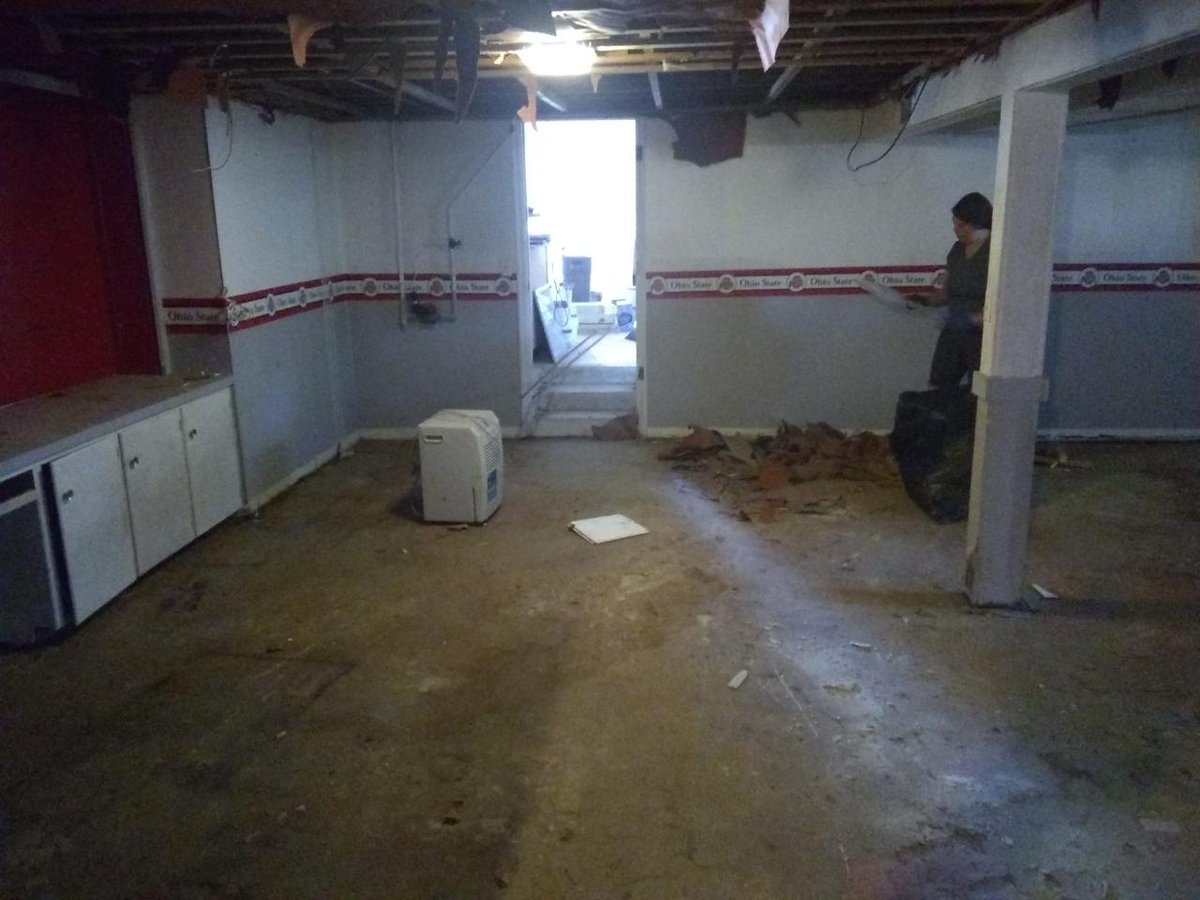 TheFuzzyFin's tweet photo. Some before pics of #ProjectBasement. Water damage and issues that prevented the house from being sold anything but cash only. Today Ronnie and I changed that. After pics below. https://t.co/il64V83oMz