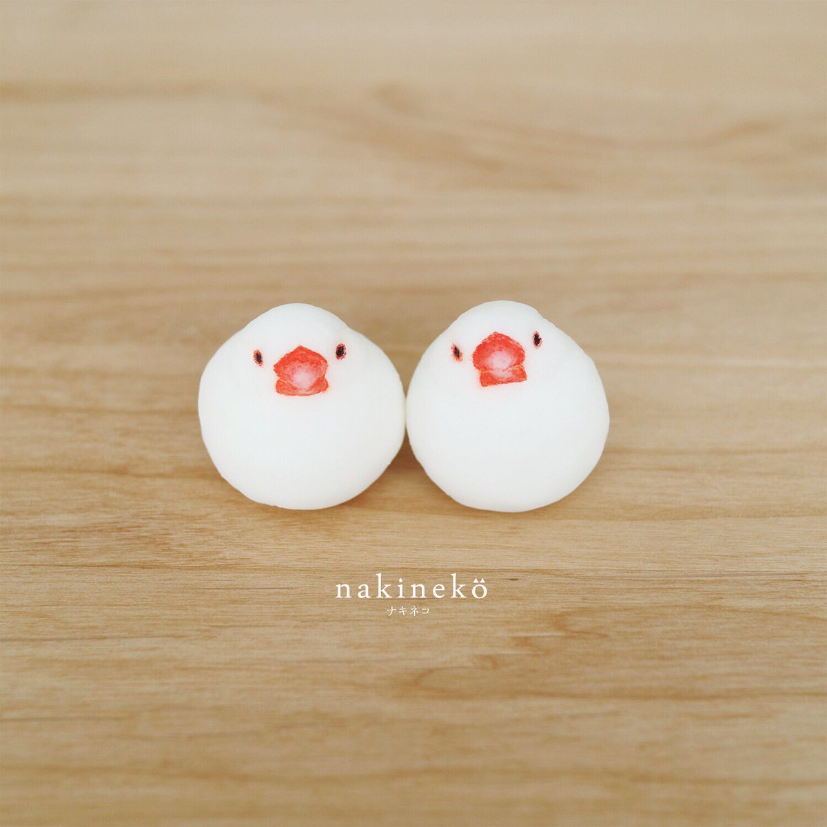 Nakineko على تويتر 中は 美味しい白あんです って 本当に食べられそうな雰囲気が漂っていますが実際は食べられません 室温でずっと飾っておいて大丈夫です 文鳥 白文鳥 文鳥もち 文鳥大福 いちご大福 雪見大福