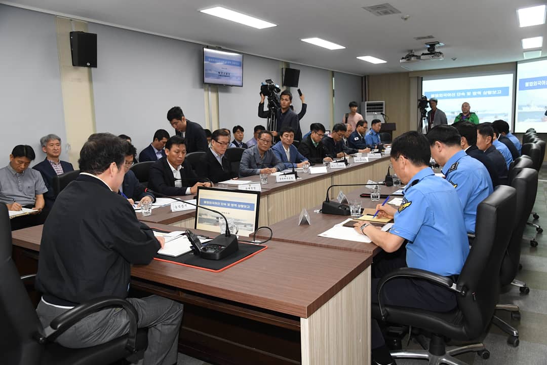 해양경찰청 서해5도 특별경비단(인천). 아프리카돼지열병 방역태세를 점검, 최고로 보강하도록 지시. 그동안 접경지역, 공항, 항만을 살폈으나 해경도 체크. 바다에서의 전파 가능성도 철저 차단하려는 것. 인력출입이 제한되는 접경지역에는 항공방역도 실시.