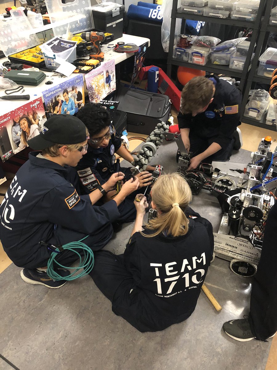 Ravonics1710's tweet photo. We had a great first full day at Chezy Champs! We had an amazing time competing and getting to know other teams. We're excited for our last two matches tomorrow!🤖#firstinspires #morethanrobots https://t.co/d4X9uGm6BA