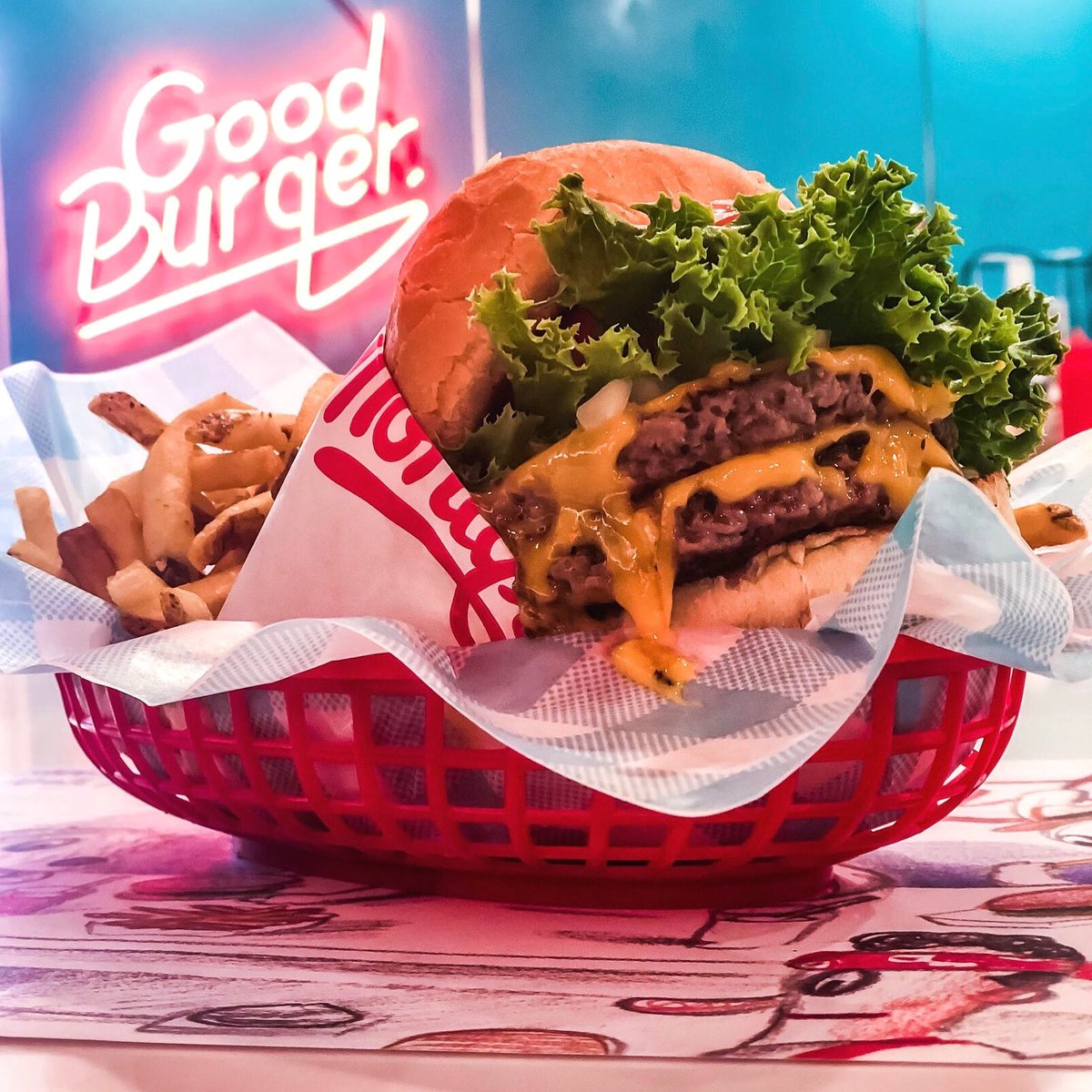 ”People will travel anywhere for good food - it's crazy.” We headed over to Monty’s Good Burger @montysgoodburger and fell in love. 🌱🌿💯% #plantbased #phenomenal #burger #alkalinediet  #flavor #bestfood #californiafoodie #riverside #foodlab #dofriesgowiththatshake #vegan