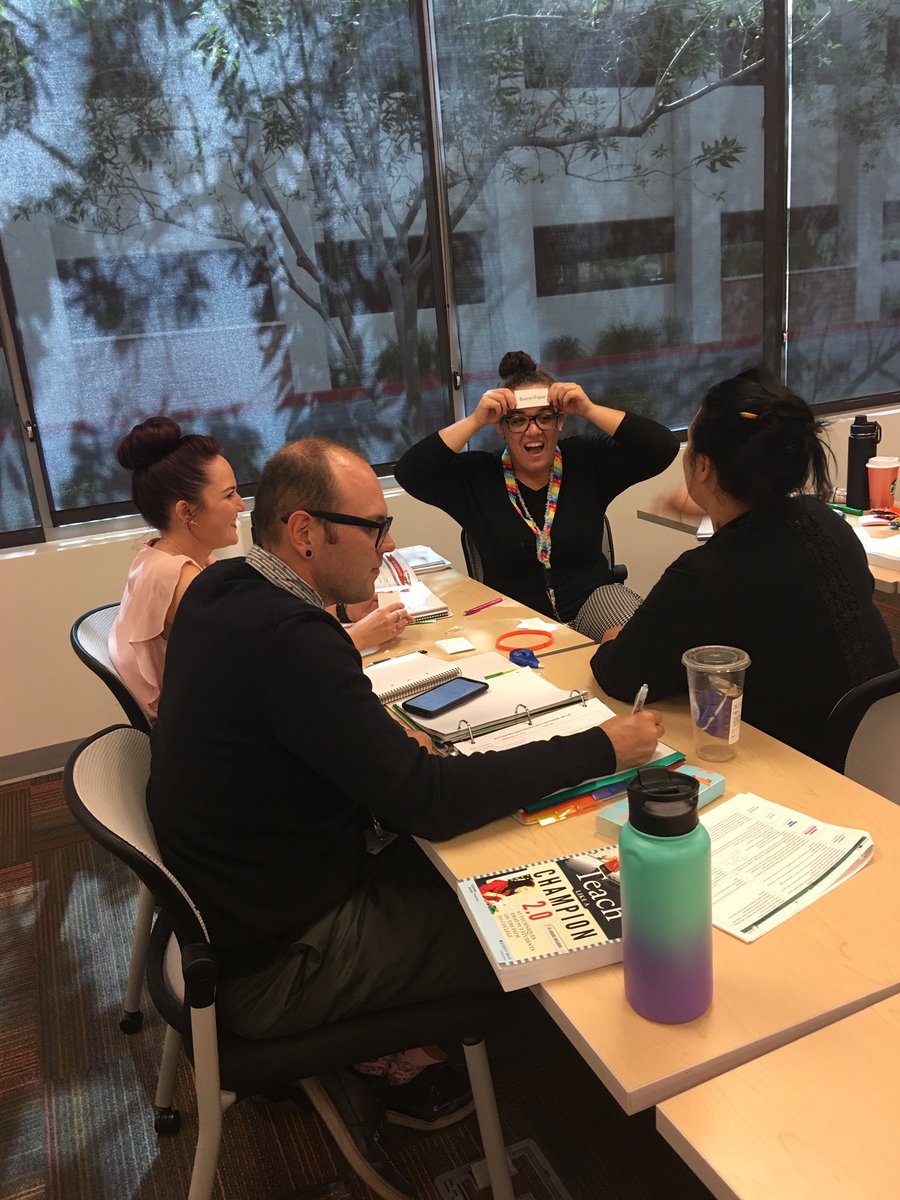 ccsd_eod's tweet image. Becoming a teacher takes serious dedication, but that doesn’t mean our ALTA preservice teaching candidates can’t have fun. 😏 #begreatertogether #TLaC #gradualreleasemodel #purposefulplanning #headbandsreview #pedagogy4