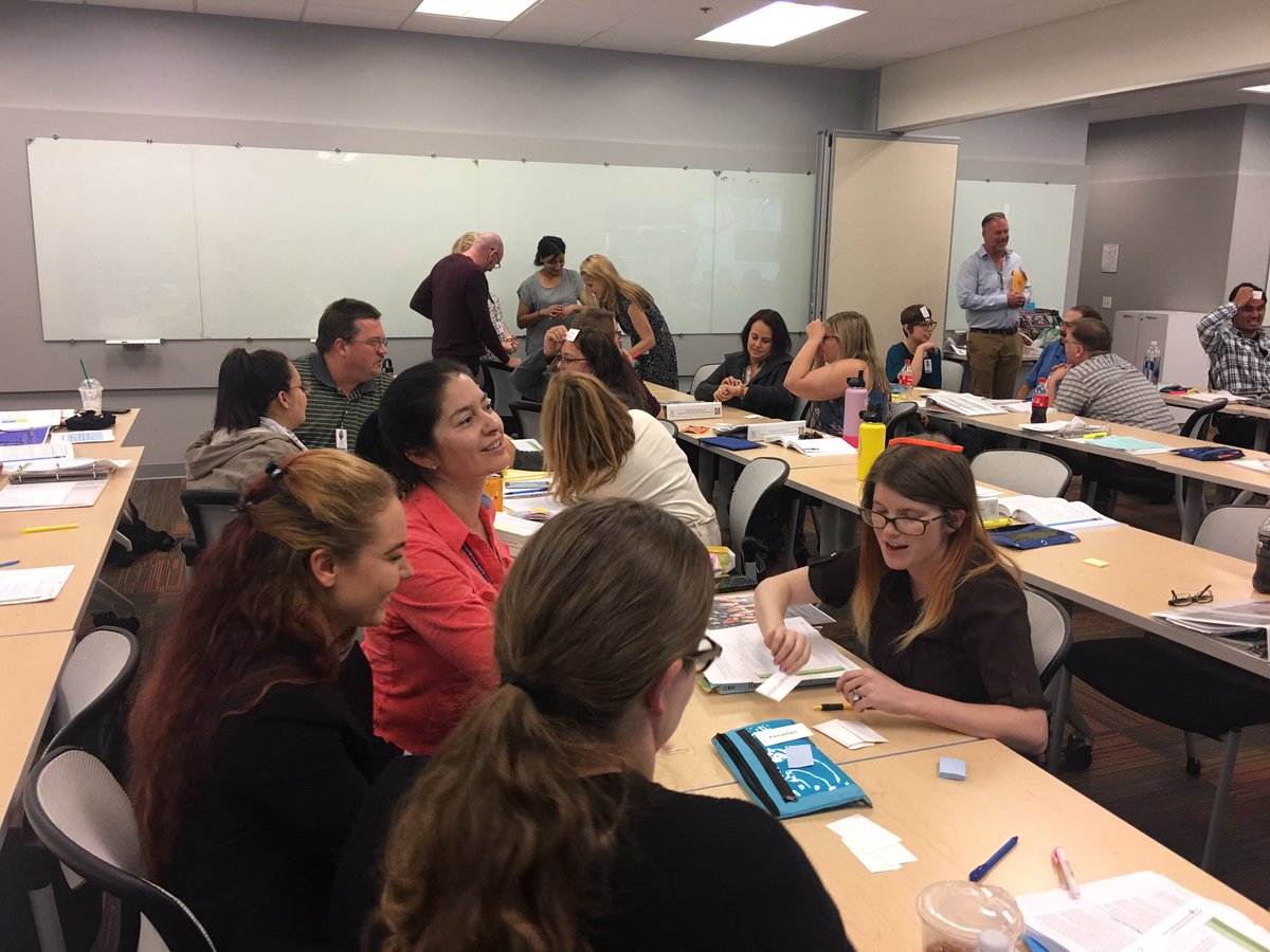 ccsd_eod's tweet image. Becoming a teacher takes serious dedication, but that doesn’t mean our ALTA preservice teaching candidates can’t have fun. 😏 #begreatertogether #TLaC #gradualreleasemodel #purposefulplanning #headbandsreview #pedagogy4