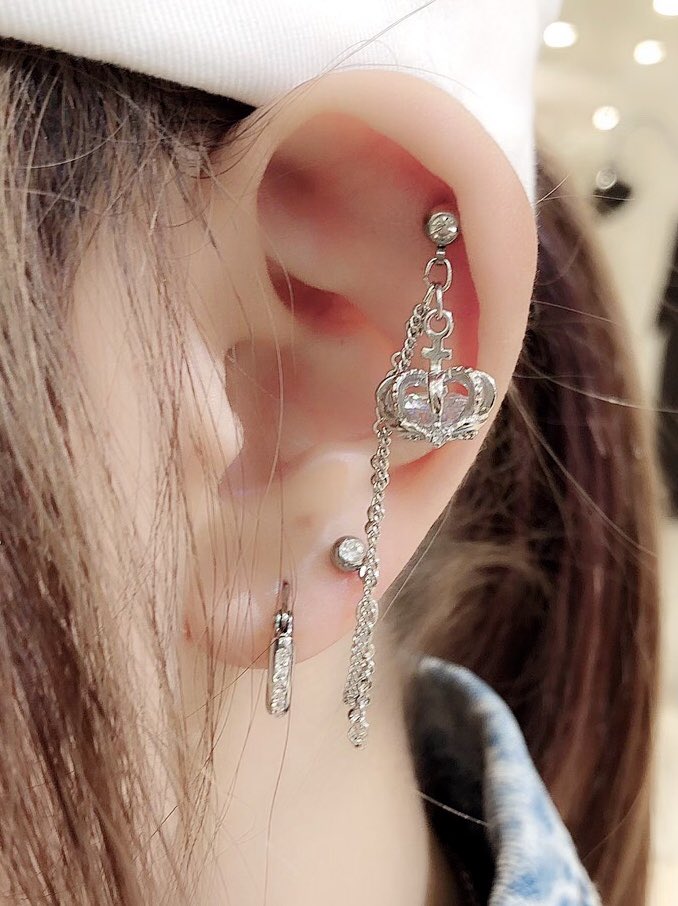 O Xrhsths Roque 姫路店 Sto Twitter アオです れおなさんのお耳スナップ ご希望通りに少しだけカスタム 少なめの ホールに2ホールピアスは映えますね またお待ちしてます Roque ロキ ボディピアス ピアス 2ホールピアス クラウン 南京錠 カスタム