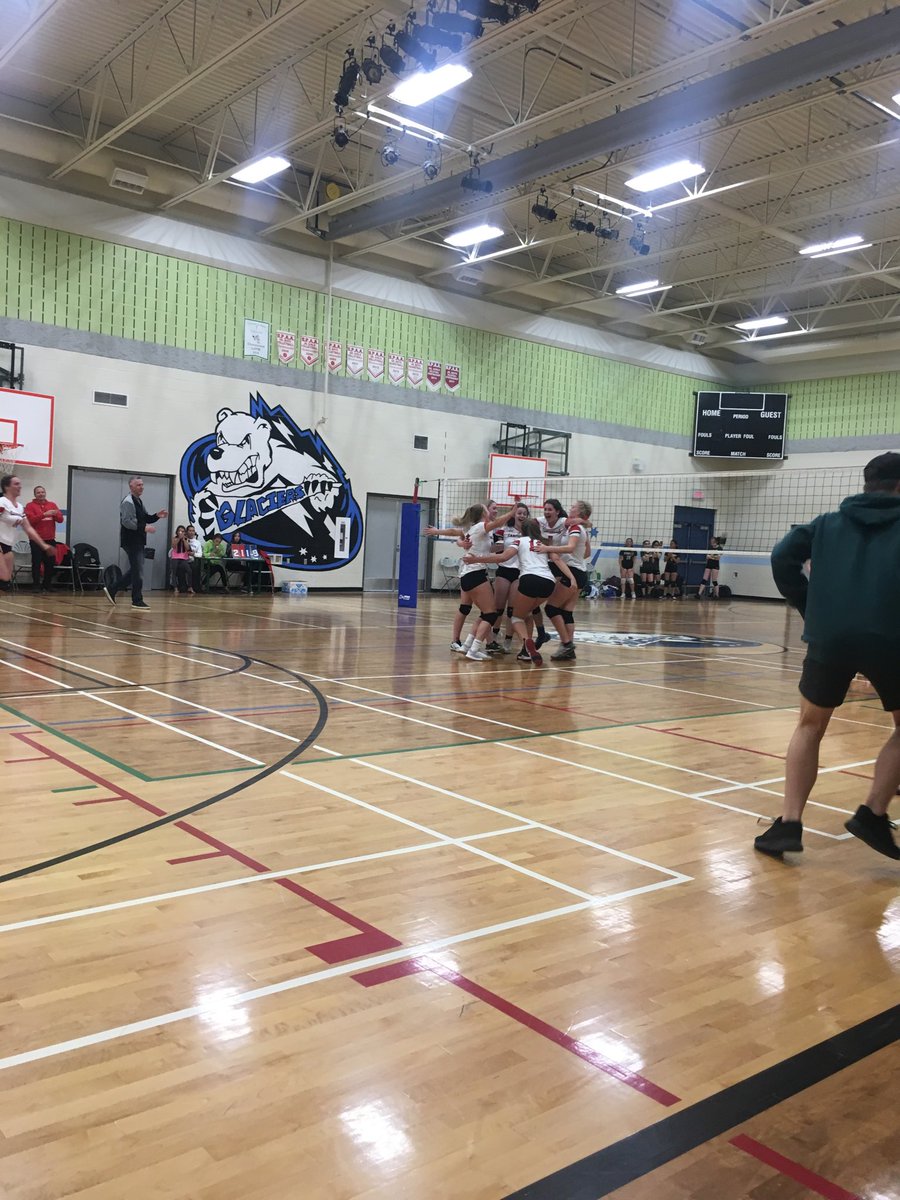 MisterGau's tweet photo. Girls win a thriller in the 3rd set 21-19! Great weekend girls! ⁦@SABCatholic⁩ ⁦@SABAthletics⁩ https://t.co/VnHI5DKP31