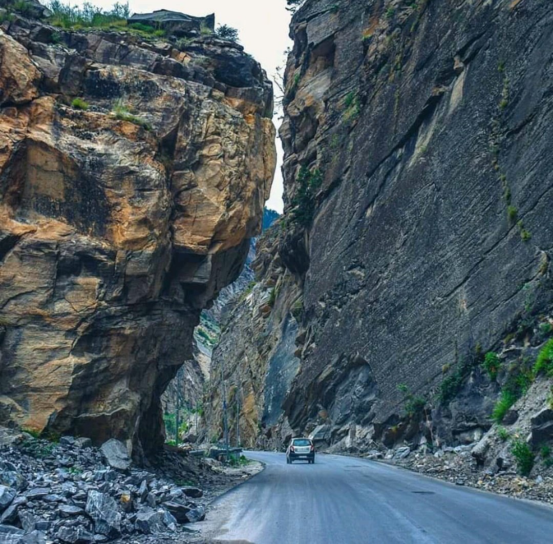 door_reh_bhadwe's tweet photo. " Sometimes the most scenic roads in life are the detours you didn't mean to take ". 
#Sirmour ❤️
#Himachal_Pradesh ❣️ https://t.co/ZBg4hCOccO
