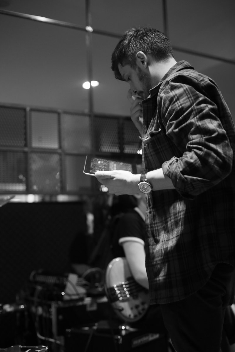 MGAWPhotography's tweet photo. Day 10 of @kenilwortharts 2019 - (1) Hidden behind the scenes are a lot of mini heroes... e.g. some performing musical wizardry to ensure the week's musicians (inc. @BryonyJP & her band pictured) can all be heard and enjoyed. #KAF19 https://t.co/Vslbg9AdUm