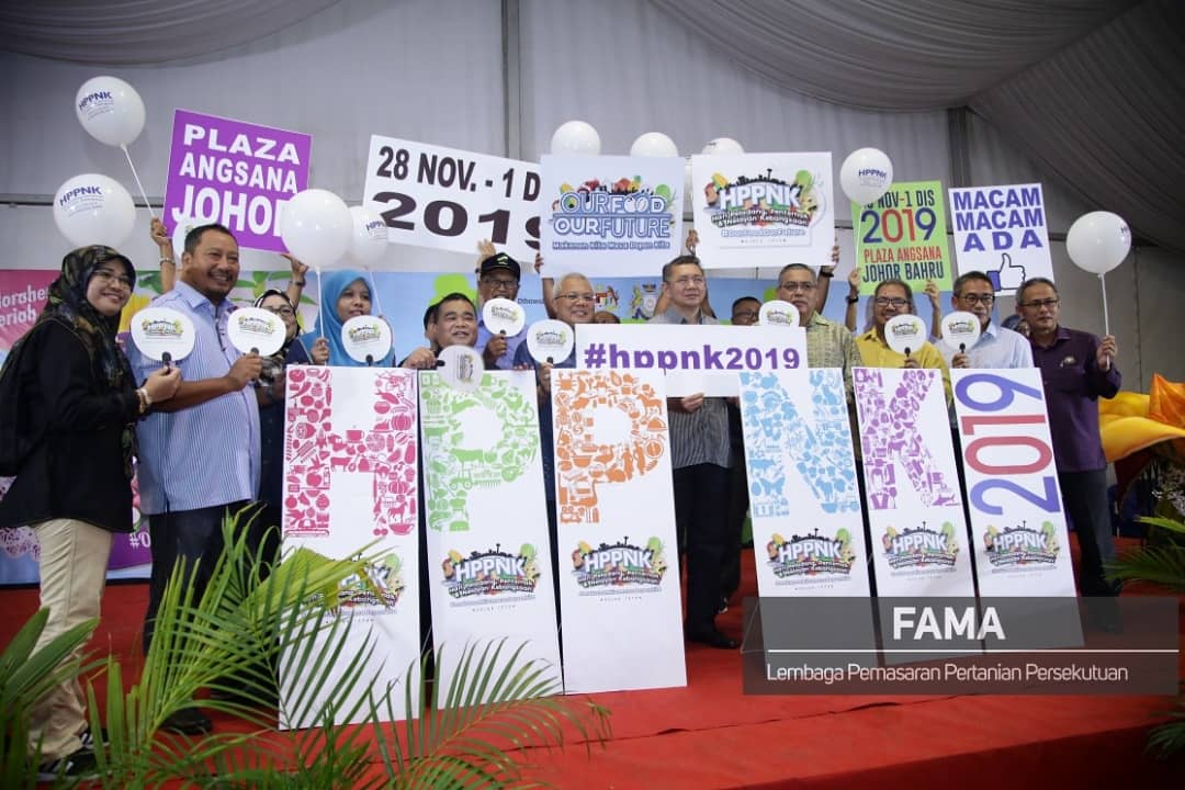 FAMA_Malaysia's tweet photo. Majlis Pelancaran Pesta Orkid, Flora &amp; Herba 2019 Yang Disempurnakan Oleh YB Dato' Salahuddin bin Ayub, Menteri Pertanian &amp; Industri Asas Tani di Plaza Angsana, Johor Bahru

@chedetofficial 
@mydsa_official 
@myii_official 

#famadihatirakyat https://t.co/OMd5xVDNW7