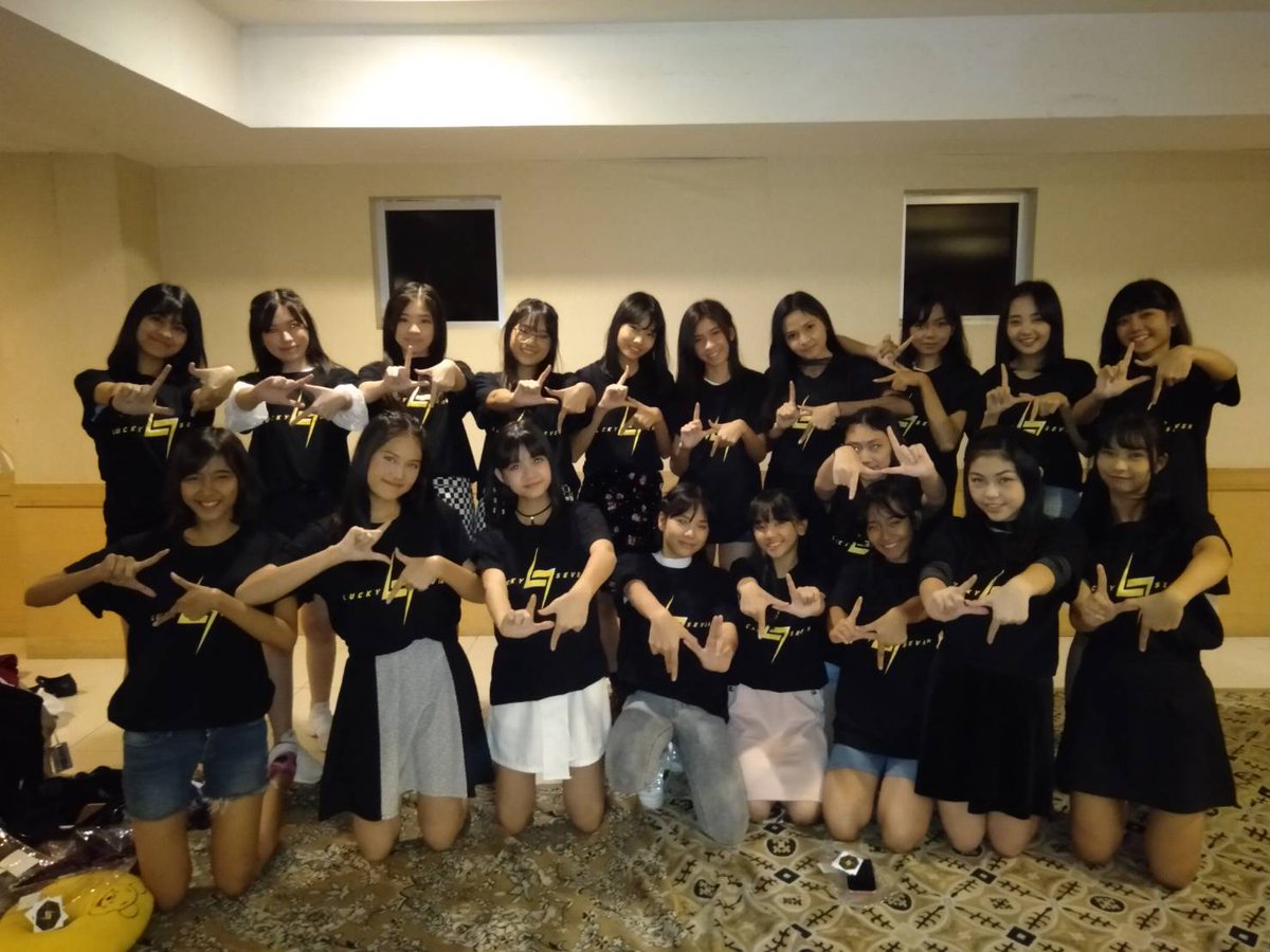 A_ChristyJKT48's tweet photo. Happy 1st anniversary, 7th generation♥️
Syg banget sm gen 7 semua😭❤️❤️ https://t.co/TueT54hKk5