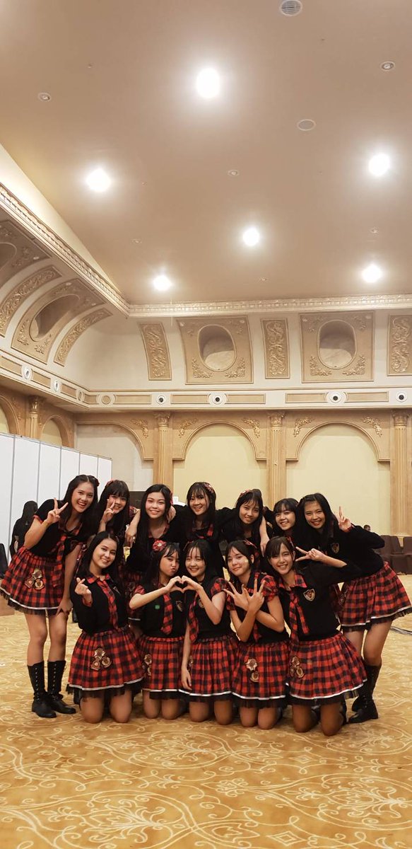A_ChristyJKT48's tweet photo. Happy 1st anniversary, 7th generation♥️
Syg banget sm gen 7 semua😭❤️❤️ https://t.co/TueT54hKk5