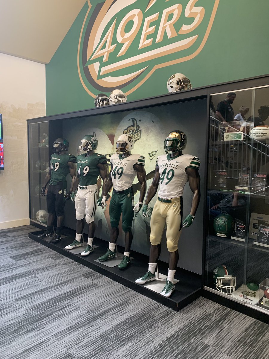 GreyLCarroll202's tweet photo. 🔥🔥🔥🔥
@Coach_heals 
@CoachWestDL 
@Charlotte49ers https://t.co/mERc4gl2U9