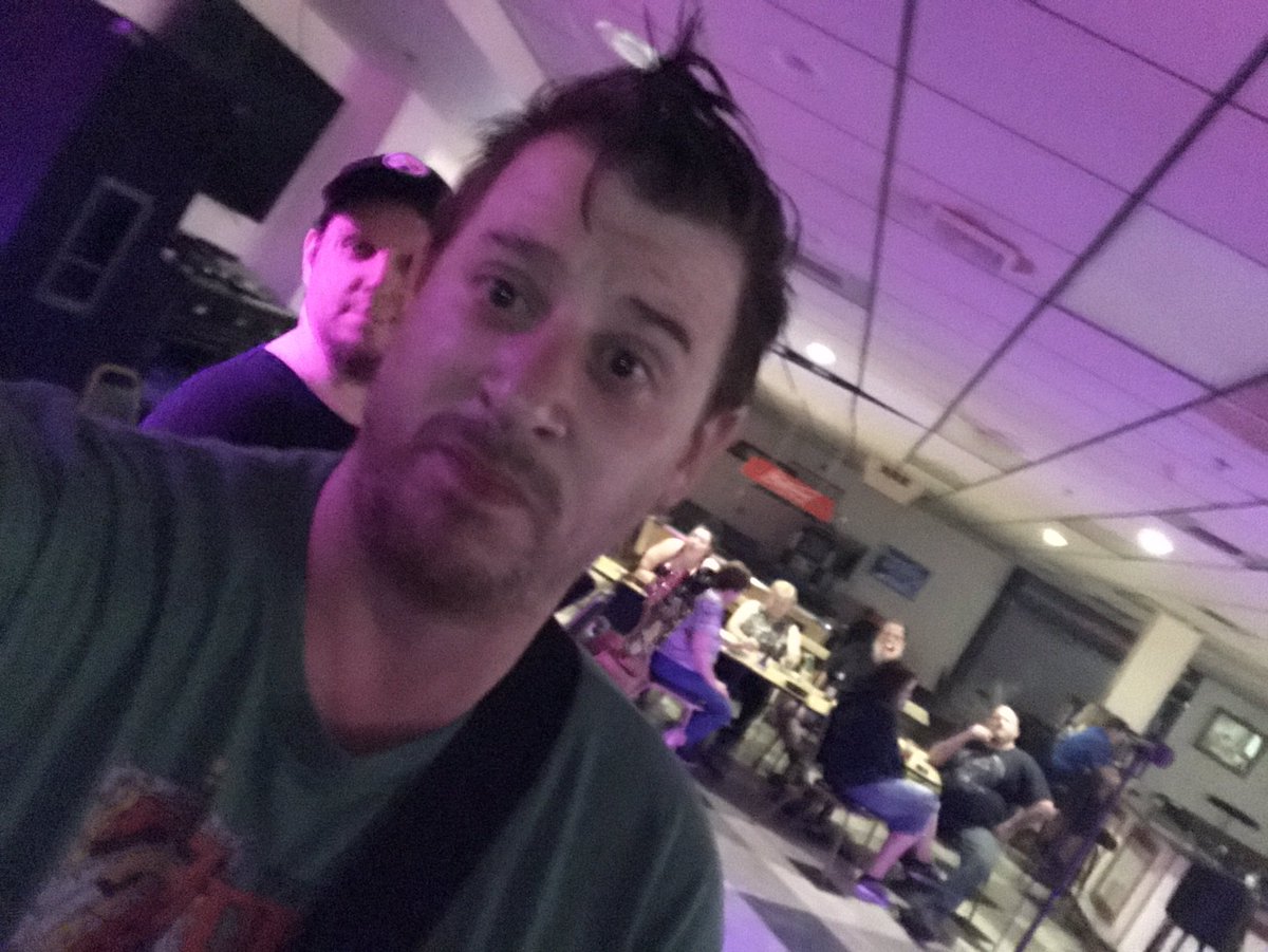 SkinnyStream's tweet photo. how’s everyone’s night who’s #notattwitchcon? https://t.co/An3Fmgye5w