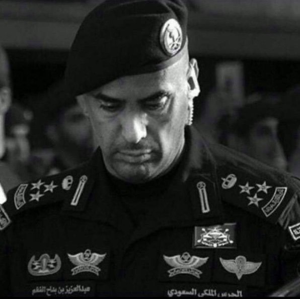 yaralharbiii's tweet photo. وش هالصباح اللي ماغرّد به الطير ؟
يفزع وطن ويفزّ من حلو نومه 

مانعترض يالله بحكم المقادير
مادام  ماللآدمي ..  غير يومه 

هذا ماهو فقيد علوى ولامطير 
هذا فقيد الدار  .. شعب وحكومه ! 

#عبدالعزيز_الفغم 
@sbinbtlaa https://t.co/1p2bmGXURg