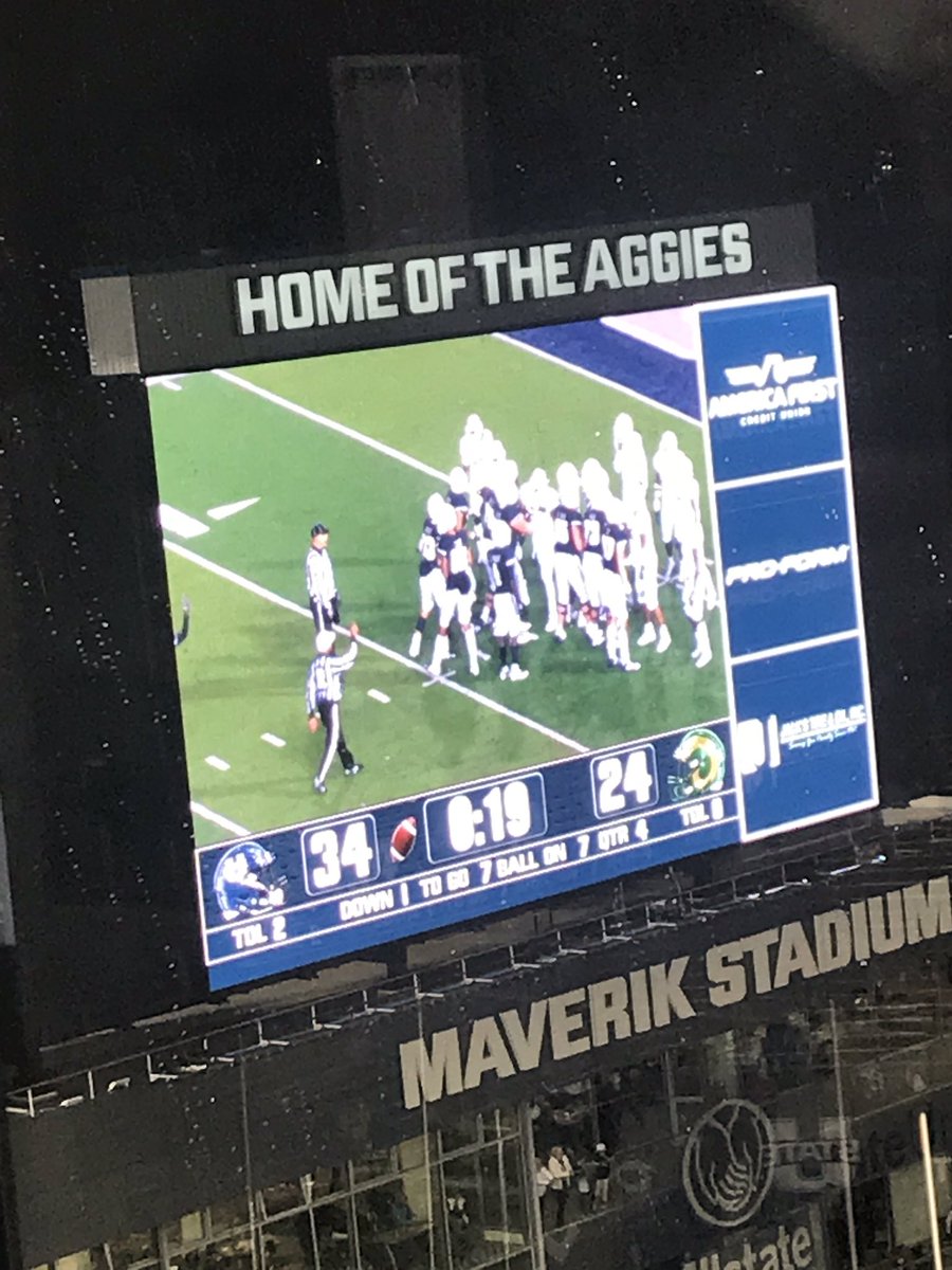 BRVoice6's tweet photo. The Aggies win on a wet, cold evening here at Maverik Stadium 34-24 over Colorado State. Hard fought victory over a game CSU team. Ags improve to 3-1 on the season. https://t.co/h78pmIkGBP