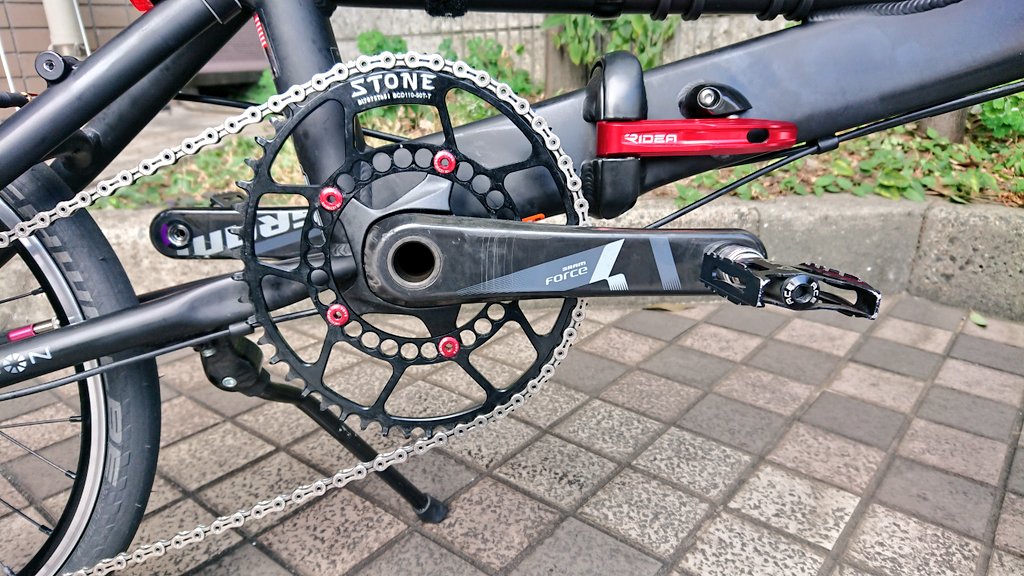 oribikeuser's tweet photo. 中華楕円リングを導入。チェーン離れが悪かったが、トルクをかけて漕いでいると馴染んだ。フィーリングは特に違和感なし。楕円の大きいところ(52T相当)でも、ローギア(32T)のクリアランス確保。
#DAHON #prestosl #sramforce1 #industrynine #xdrdriver #3t #bailout
#stonechainwheel #ovalchainring https://t.co/lMTlFwEoCe
