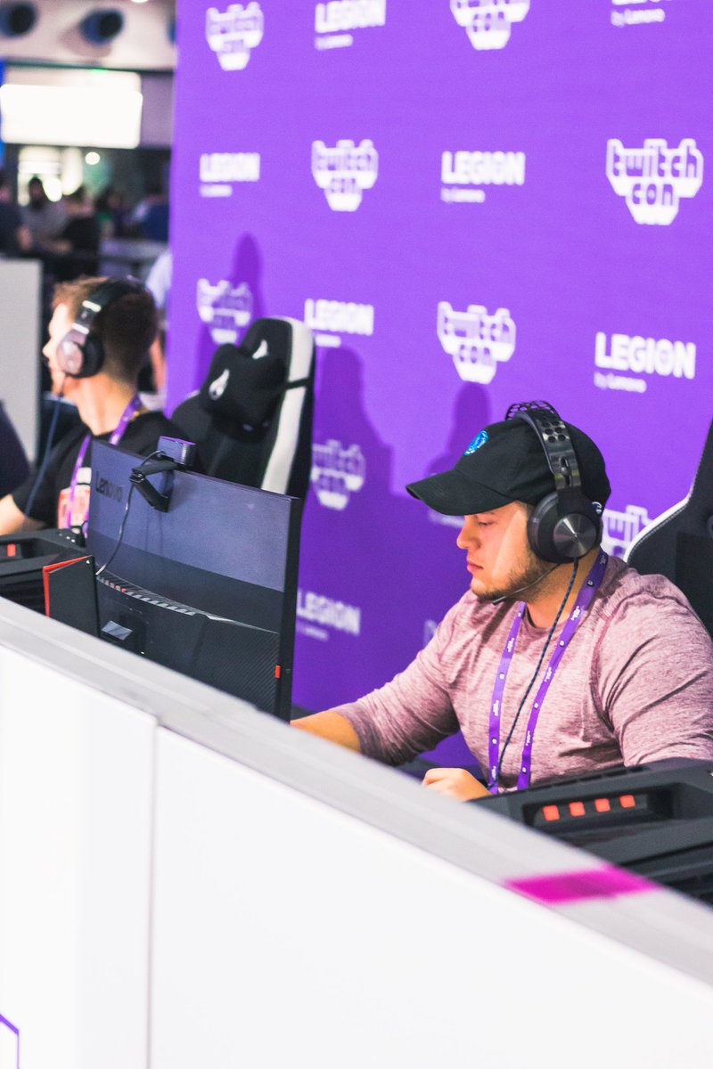 iAlchy1's tweet photo. Having a great time with the team!! I've also learned that I never smile when I play lmaoo @TeamVove https://t.co/XPh96g5anx