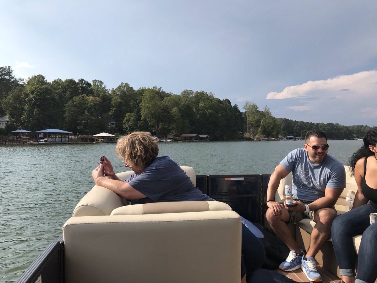 RicFirpo's tweet photo. CLT Takes The Lake! #TLCCLT @HelloJetBlue @81TLB #Fun #TLC #JETBLUECLT https://t.co/F2Q8mt6hkb