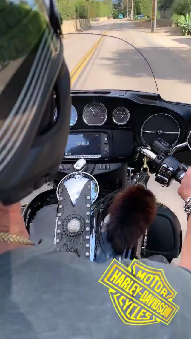 ifshestansKP's tweet photo. if she stans @katyperry, she knows “harleys in hawaii” is coming!! https://t.co/PnPLunTAJi