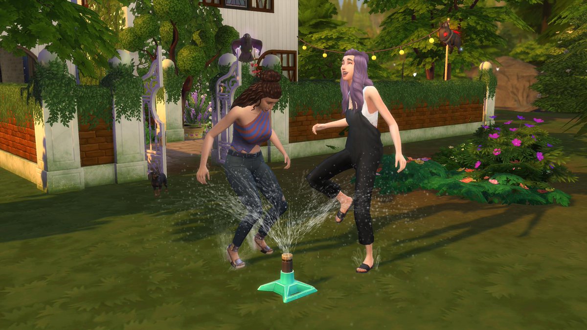 AlbaWulfric's tweet photo. They kept threatening to burst into flames, so I got them a sprinkler to cool down during this heatwave. Then, they went and did this. Worth it. #KeepingUpWithThePerrys https://t.co/lHrsazvfBP