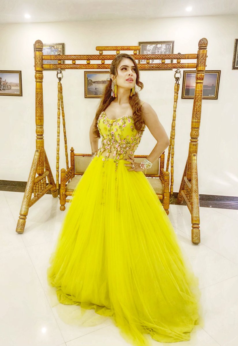 Nehhaamalik's tweet image. Dolled up to attend Grand Finale of Rajasthan’s Next Top Model Mr. &amp;amp; Miss Rajasthan in Udaipur...🌟
Gown @rsbyrippiisethi 
Accessories @houseofdoro 
Styled by @khushikarwa54 

#event #eventtime #udaipur #rajasthan #udaipurevent #nehamalik #sakhiyaangirl