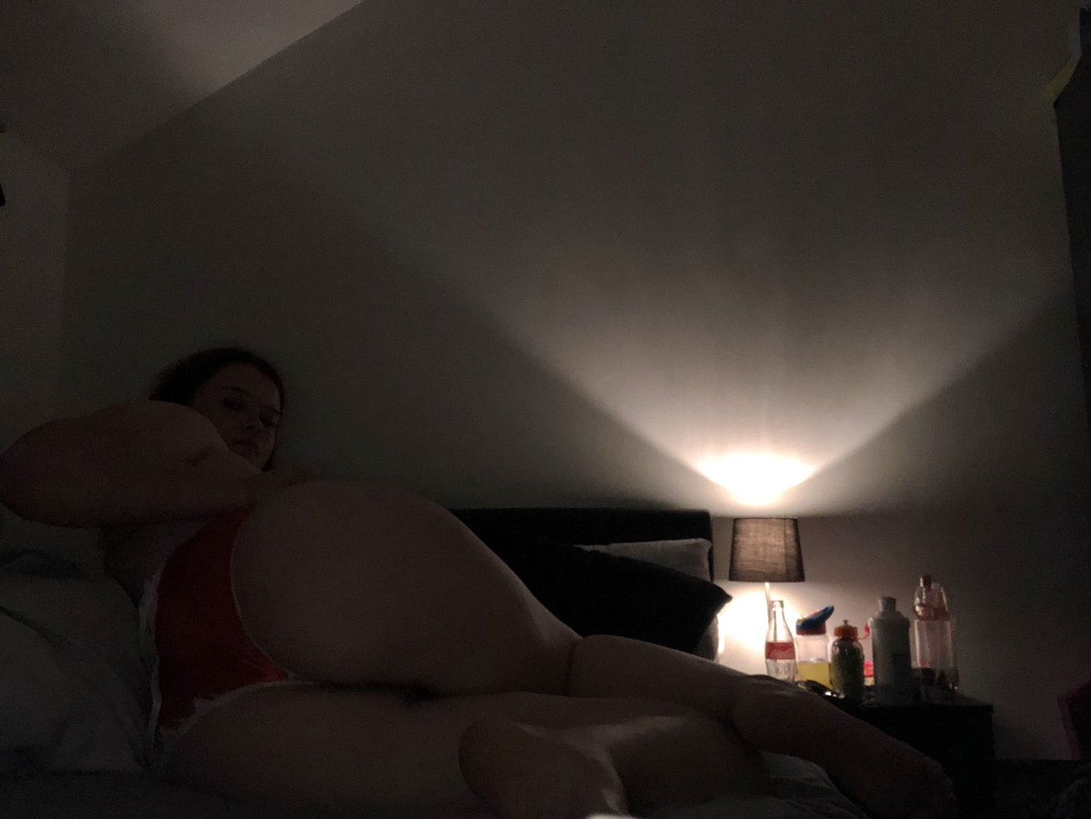 GeorgiaHurley13's tweet photo. It’s 5:24 am and I’m not going to sleep any time soon so come buy my nudes daddy 😋 #buyingnudes #sellingnudes https://t.co/jPeHcZ9Iih