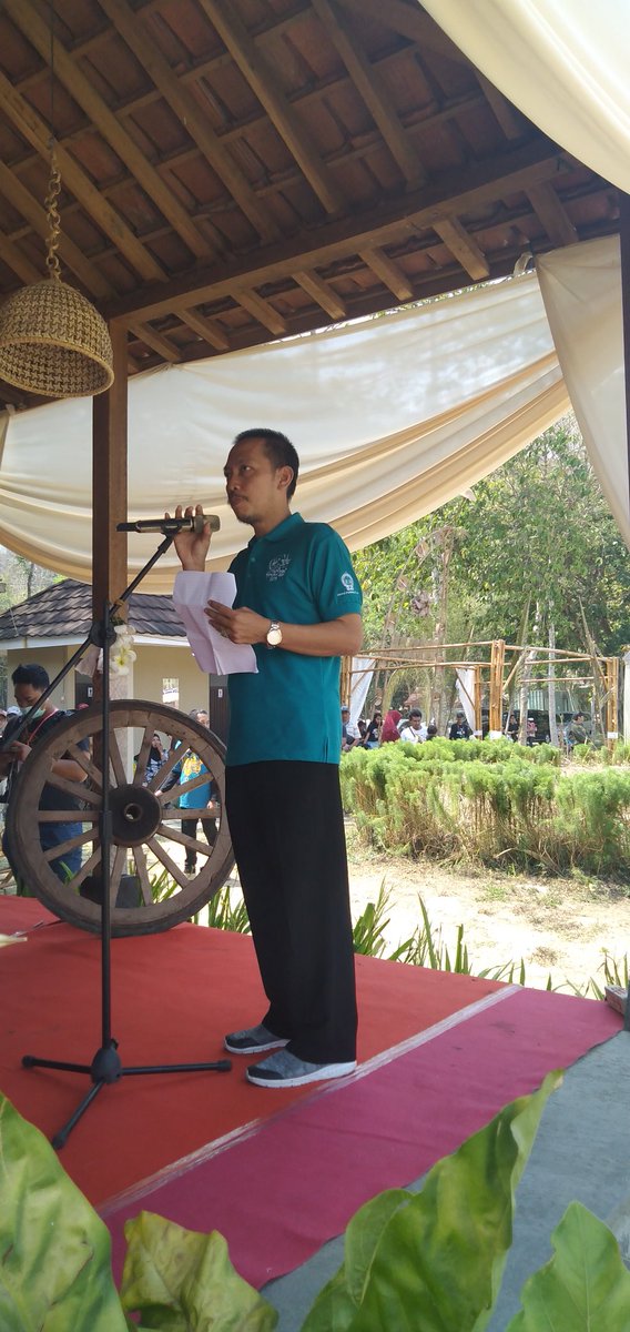 FGS_2019's tweet photo. Sambutan dari Bapak Aris Eko Nugroho dari Kepala Dinas Kebudayaan DIY
.
INFO SELENGKAPNYA: 
https://t.co/8hj38WUOEO https://t.co/R52bwPF4ZF