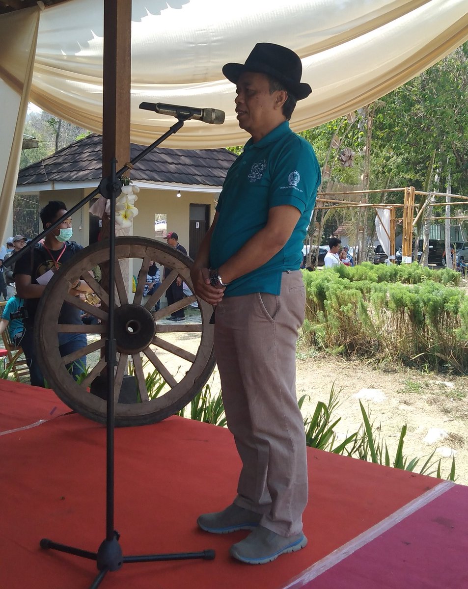 FGS_2019's tweet photo. Sambutan Staf Ahli Gubernur Bidang Hukum Pemerintahan dan Politik Bp. Umar Priyono #FGS2019 
.
INFO SELENGKAPNYA: 
https://t.co/8hj38WUOEO https://t.co/xhzYjQzLyw