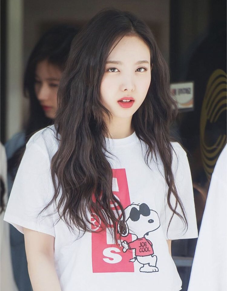 woojnie's tweet photo. 🏹 nayeon’s outfits :a thread: https://t.co/H9zOCi6t2M