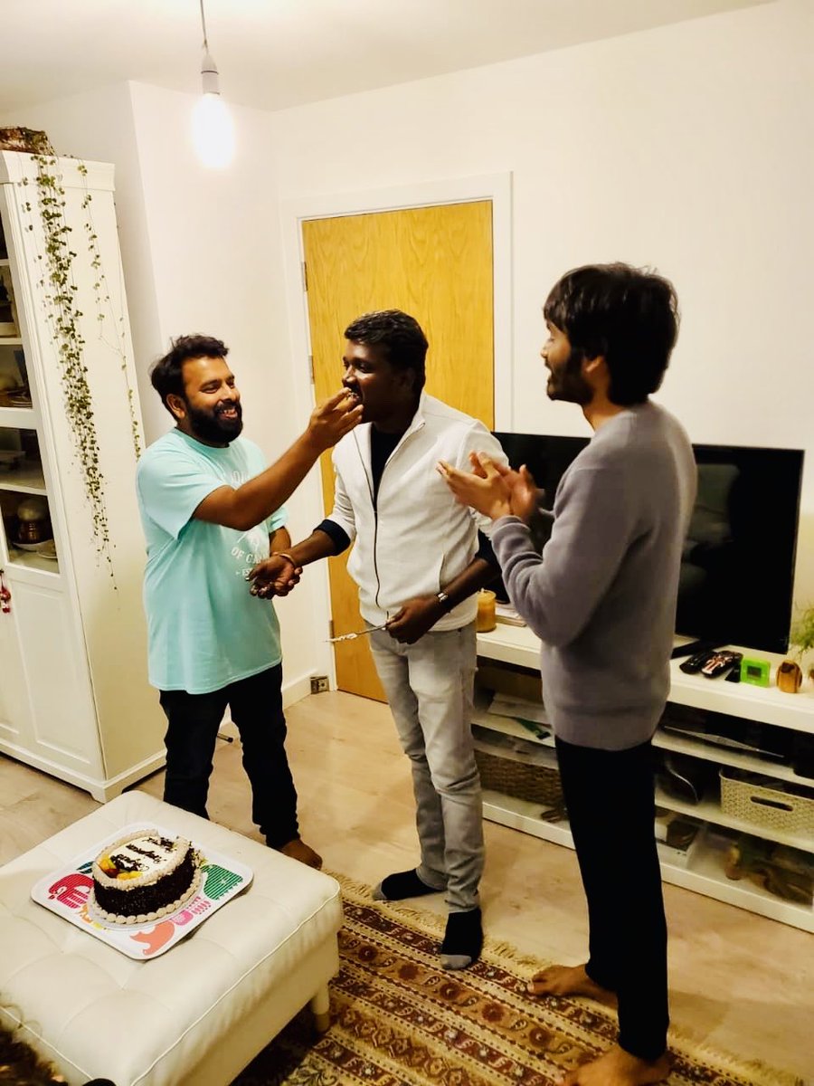 mari_selvaraj's tweet photo. பரியேறும பெருமாள் வெளிவந்து முதல் வருட கொண்டாட்டத்தில் பெரும் ப்ரியத்தோடு கலந்துகொண்ட @dhanushkraja சார் அவர்களுக்கும் @Music_Santhosh சார் அவர்களுக்கும் என் நன்றியும் அன்பும் எப்போதும் #1yearofpariyerumperumal https://t.co/OAyGcOImUd