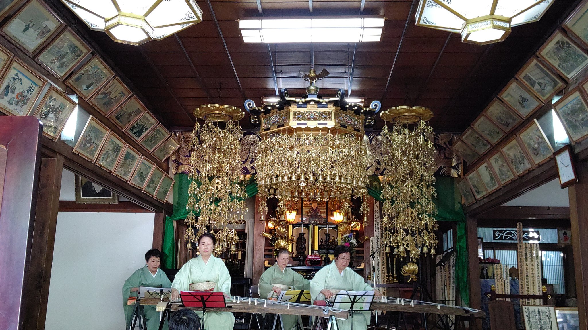 なぎさ にぎにぎ 光長寺の秋の音楽会へ行ってきました 今日の音楽会限定の御朱印は通常妙法だけど妙音になってます 法華宗 は初めて参拝しました 日蓮宗との違いが勉強不足で良くわからないから御首題は頂かなかった 沼津 光長寺 御朱印 寺院 仏閣 なぎさ にぎにぎ 光長寺の秋の音楽会へ行ってきました 今日の音楽会限定の御朱印は通常妙法だけど妙音になってます 法華宗 は初めて参拝しました 日蓮宗との違いが勉強不足で良くわからないから御首題は頂かなかった 沼津 光長寺 御朱印 寺院 仏閣