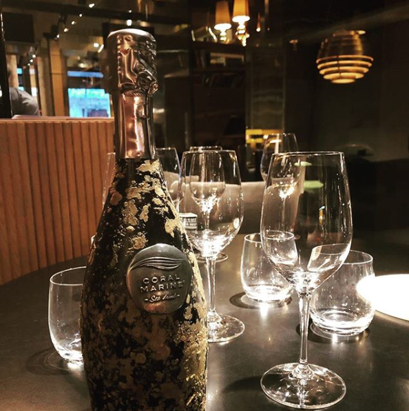 CoralMarineSeaD's tweet photo. Coral Marine Sea Drink a @monvinic Barcelona #monvinicbarcelona #monvinicstore #barcelona #coralmarineseadrink #coralmarine #underwatercellar #cava #cellersubmari #cellersubaquatic #thenewseadrink #sparklingwine #costabrava #costabravaluxe #incostabrava https://t.co/hvFPjpFm3x