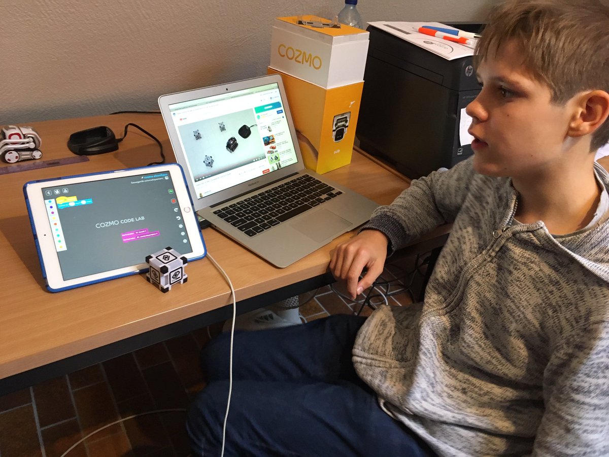 CoderDojoBe's tweet image. En direct du nouveau Dojo de Braine l'Alleud qui a ouvert ses portes ce dimanche matin pour une 1ère session d'ateliers 🥳☯️💻💯🎉 Bravo à toute l'équipe de Coaches pour cette super initiative ! 🤖👧🏼👾👦🏿#CodingisCool #WallCode @digitalwallonia