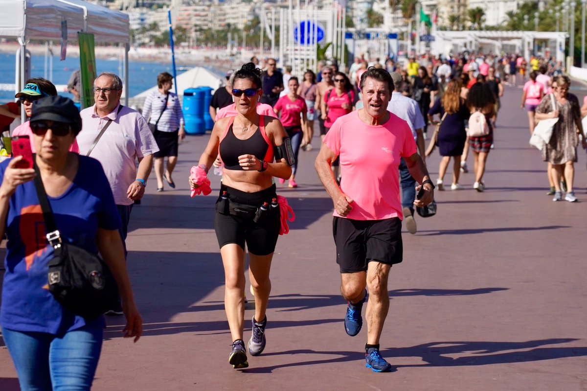 cestrosi's tweet photo. Bravo à toutes les coureuses et tous les coureurs du #JoggingRose, événement organisé par l’association SOS Cancer du Sein. Très heureux d’avoir pu être à vos côtés avec @lauratenoudji pour la lutte contre le cancer du sein. https://t.co/Gvah5hnkxe
