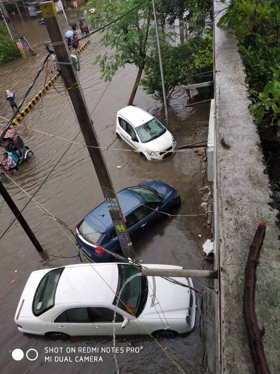 RAHULSINHA1414's tweet image. 48 घंटे की बारिश
पटना में बाढ़ जैसे हालात  
#patnaflood 
@NitishKumar @RahulGandhi @narendramodi