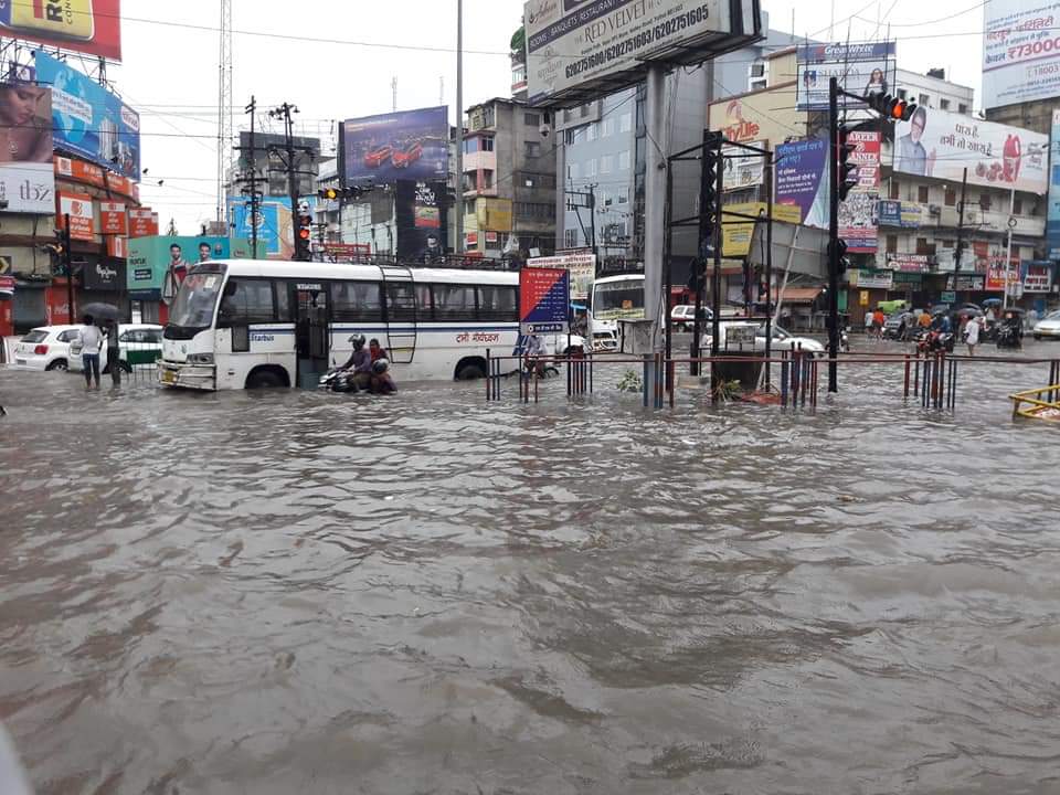 RAHULSINHA1414's tweet image. 48 घंटे की बारिश
पटना में बाढ़ जैसे हालात  
#patnaflood 
@NitishKumar @RahulGandhi @narendramodi