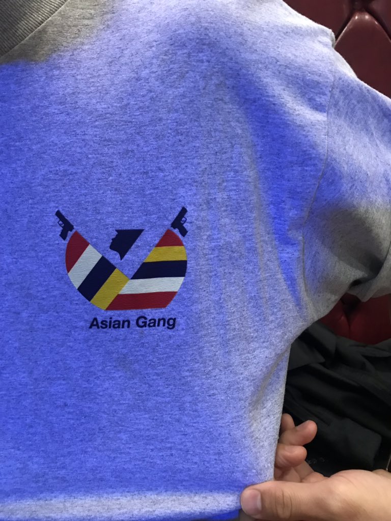 therewAsnoT's tweet image. 오늘 만난 친구가 입고 있던 옷 ㅋㅋㅋ 아니 웬 아시아나 항공 티셔츠를 입고 나왔나 했는데 ㅋㅋㅋㅋㅋㅋ