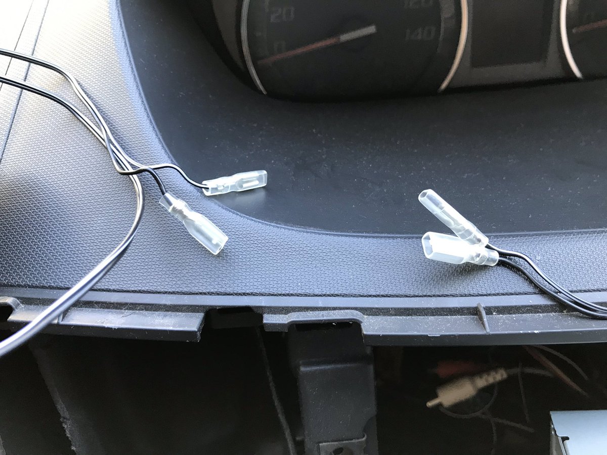 ぐれっグル 車いじり フロントスピーカーを セパレートタイプにしたので 配線をオーディオの裏で分岐させて ダッシュボードの上にツイーターを設置しました 配線を裏から通すのが一番大変でしたが 無事完了 とりあえず音は出たので 夜にでもまた