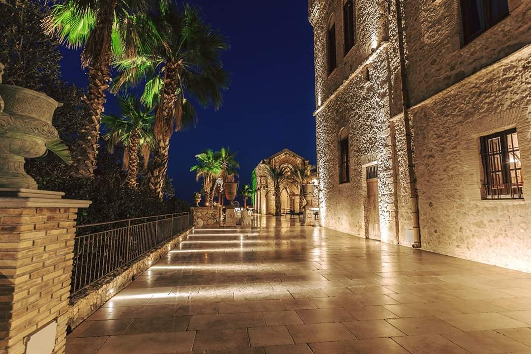 CastelloDucaleC's tweet photo. "Strappare la bellezza ovunque essa sia e regalarla a chi mi sta accanto. Per questo sono al mondo."
Alessandro D’Avenia
@CastelloDucaleC - Luxury Events Sicily
#luxury #location #wedding #Agrigento #slowfoodsicilia https://t.co/ILRz6UzjwE