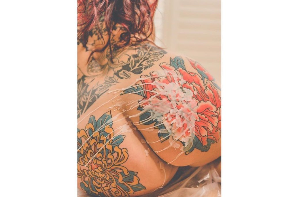 @magdalena666_ Wax play and tattooed bum 🍑🕯Sunday Bum Day! 

Photo - @ladykaat_
Tatoo Artist -  @elizsalas_artist 

Follow Us: @propereyecandy 

#wax #inked #tattoo #tattoomag #tattoomagazine #magazine #bodyart #bodyartmag #womenwithink #creativeportraiture #alternativemodels