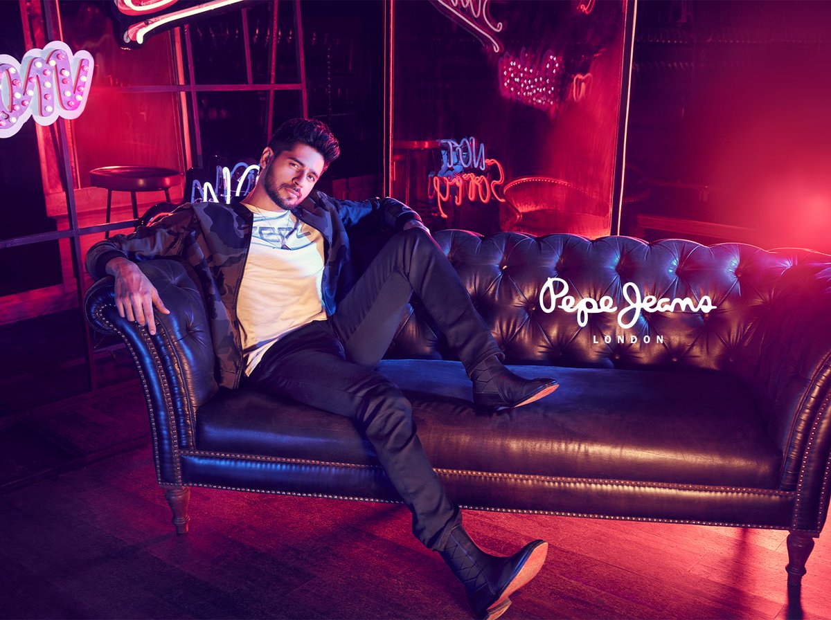 SidMalhotra's tweet photo. Life is a party, so why not dress like it.
Launching #ThePepeParty for @PepeJeansIndia ‘s all new #AutumnWinter19 Collection! https://t.co/sXzr5VdblI