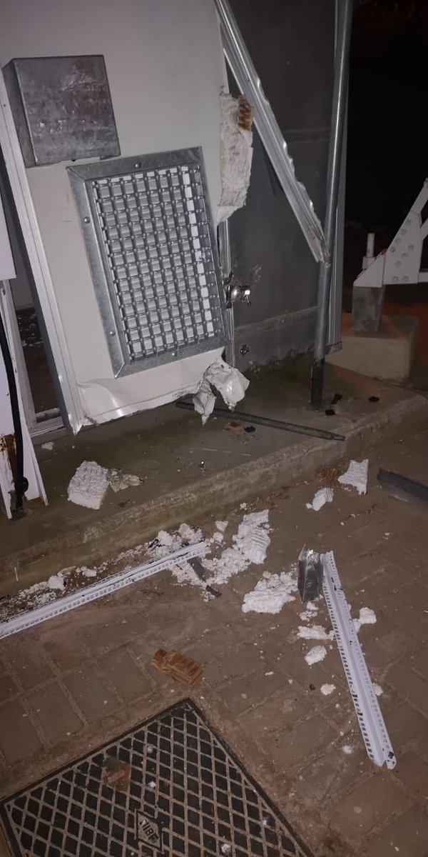 Abramjee's tweet photo. These cellphone towers were broken into and damaged this weekend. The criminals need to be stopped. If you have any info, call:
Bidvest Protea Coin Hotline – Call 086 101 1721 or @MTNza Fraud Line –  083 123 7867  or 
@Vodacom – 0800 990 520 https://t.co/247toQmNB0