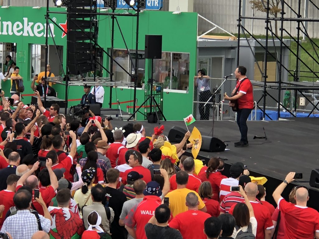 garybrace's tweet photo. It’s building here in Tokyo!JDB warming us up before the game. C’mon Cymru Wales! 🏴󠁧󠁢󠁷󠁬󠁳󠁿 @GiselleDW https://t.co/FzuPEEpC47
