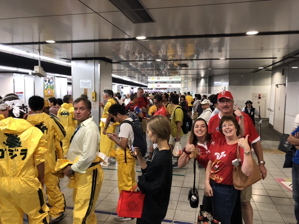 garybrace's tweet photo. It’s building here in Tokyo!JDB warming us up before the game. C’mon Cymru Wales! 🏴󠁧󠁢󠁷󠁬󠁳󠁿 @GiselleDW https://t.co/FzuPEEpC47