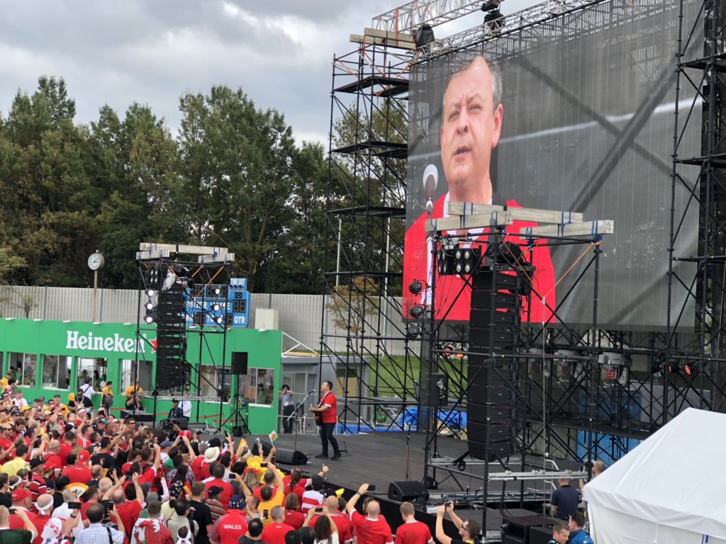 garybrace's tweet photo. It’s building here in Tokyo!JDB warming us up before the game. C’mon Cymru Wales! 🏴󠁧󠁢󠁷󠁬󠁳󠁿 @GiselleDW https://t.co/FzuPEEpC47